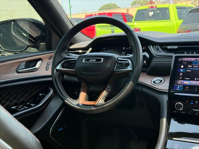 Photo of 2022 Bright White Clearcoat Jeep Grand Cherokee L