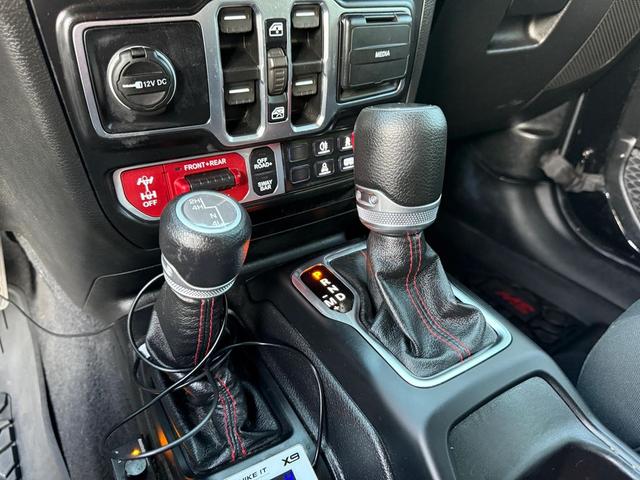 Photo of 2021 Black Clearcoat Jeep Gladiator