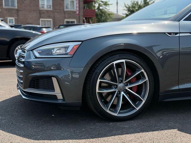 Photo of 2018 Daytona Gray Pearl Effect Audi S5