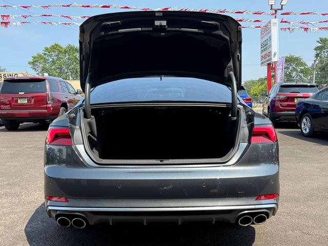 Photo of 2018 Daytona Gray Pearl Effect Audi S5