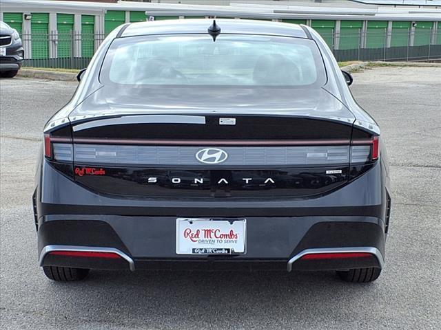 Photo of 2025 Black Hyundai SONATA Hybrid