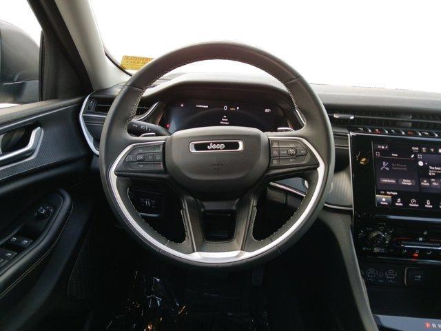 Photo of 2023 Silver Zynith Jeep Grand Cherokee L