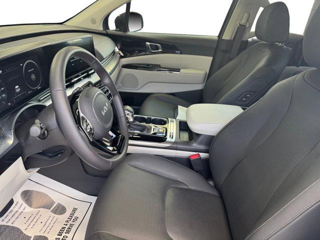 Photo of 2024 Metal Kia Carnival