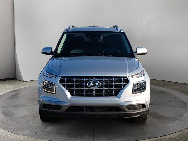 Photo of 2022 Stellar Silver Hyundai VENUE