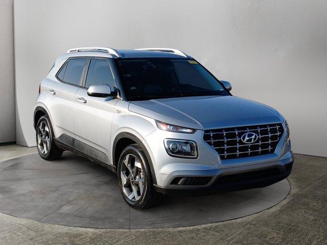 Photo of 2022 Stellar Silver Hyundai VENUE