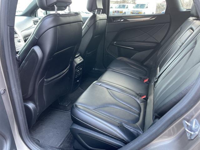 Photo of 2017 Luxe Silver Metallic Lincoln MKC