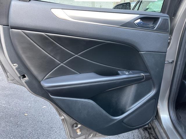 Photo of 2017 Luxe Silver Metallic Lincoln MKC