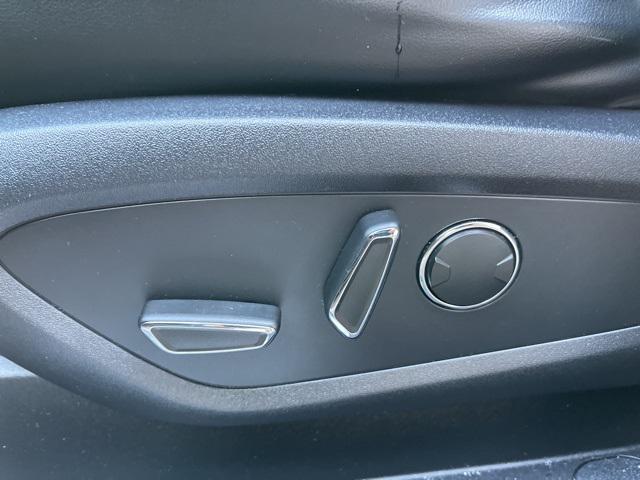 Photo of 2017 Luxe Silver Metallic Lincoln MKC