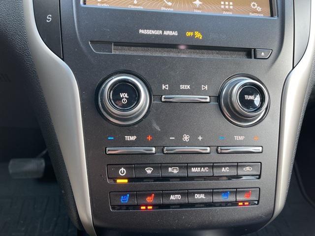 Photo of 2017 Luxe Silver Metallic Lincoln MKC
