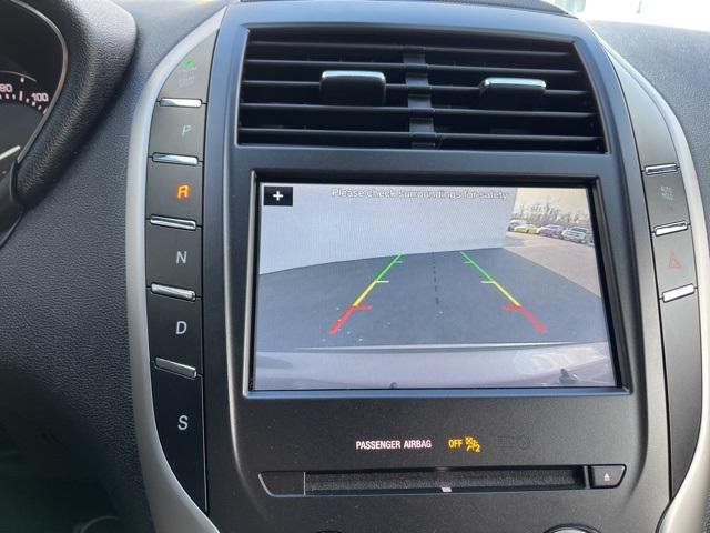 Photo of 2017 Luxe Silver Metallic Lincoln MKC