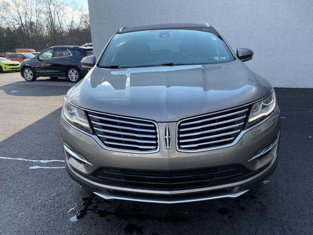Photo of 2017 Luxe Silver Metallic Lincoln MKC