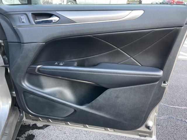 Photo of 2017 Luxe Silver Metallic Lincoln MKC