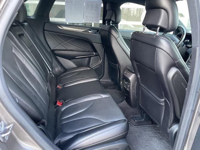 Photo of 2017 Luxe Silver Metallic Lincoln MKC
