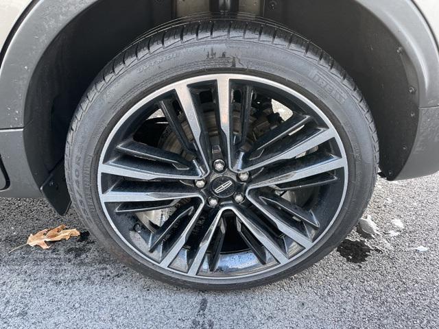 Photo of 2017 Luxe Silver Metallic Lincoln MKC