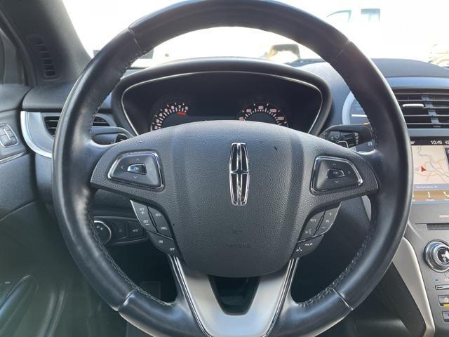 Photo of 2017 Luxe Silver Metallic Lincoln MKC