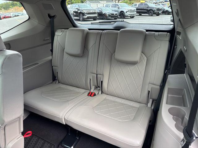 Photo of 2024 Opal White Volkswagen Atlas