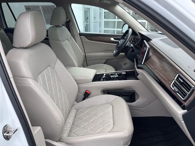 Photo of 2024 Opal White Volkswagen Atlas