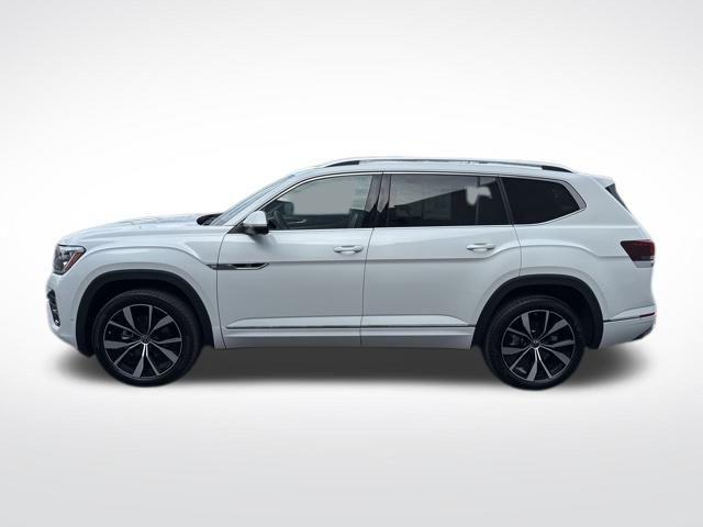 Photo of 2024 Opal White Volkswagen Atlas