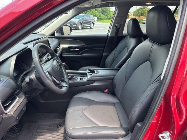 Photo of 2024 Ruby Flare Pearl Toyota Grand Highlander