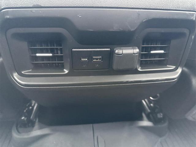 Photo of 2022 White Chevrolet Silverado 1500