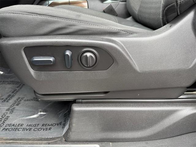Photo of 2022 White Chevrolet Silverado 1500