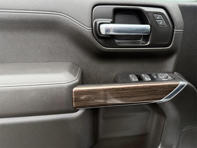 Photo of 2022 White Chevrolet Silverado 1500