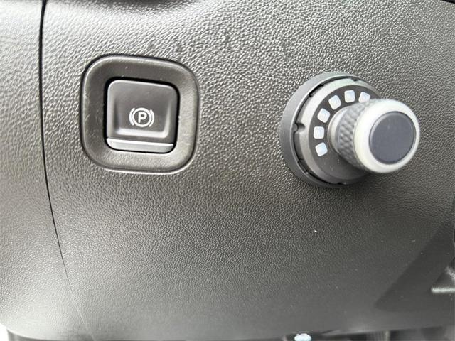 Photo of 2022 White Chevrolet Silverado 1500