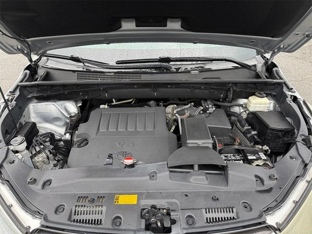 Photo of 2016 Silver Sky Metallic Toyota Highlander