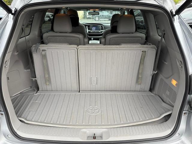 Photo of 2016 Silver Sky Metallic Toyota Highlander