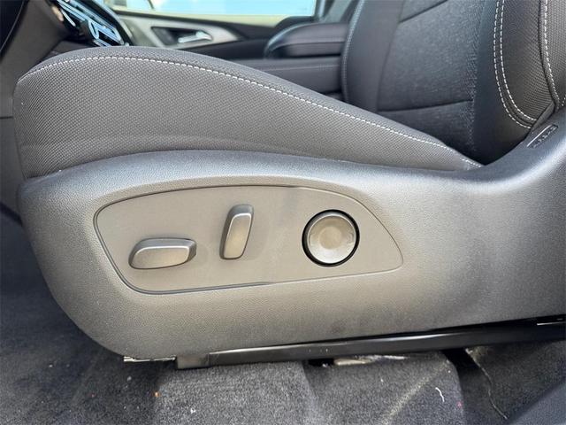 Photo of 2026 Mosaic Black Metallic Chevrolet Traverse