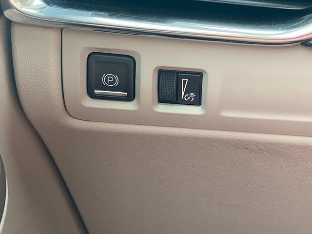 Photo of 2020 Crystal White Tricoat Cadillac XT4