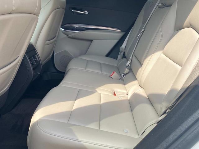 Photo of 2020 Crystal White Tricoat Cadillac XT4