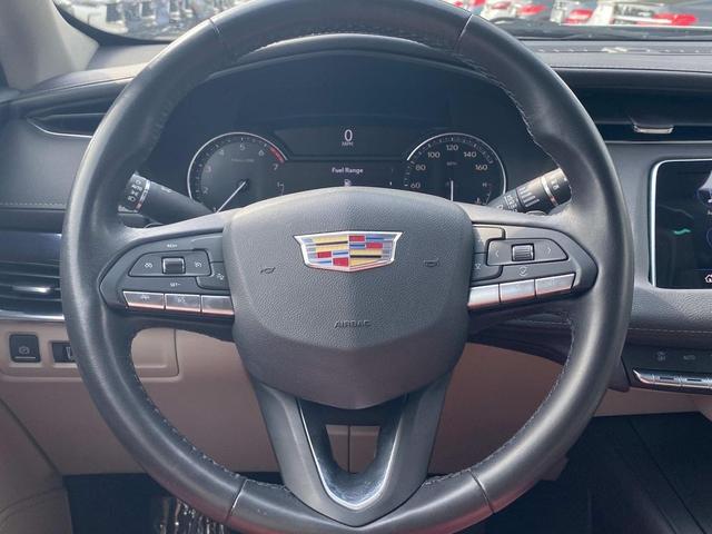 Photo of 2020 Crystal White Tricoat Cadillac XT4