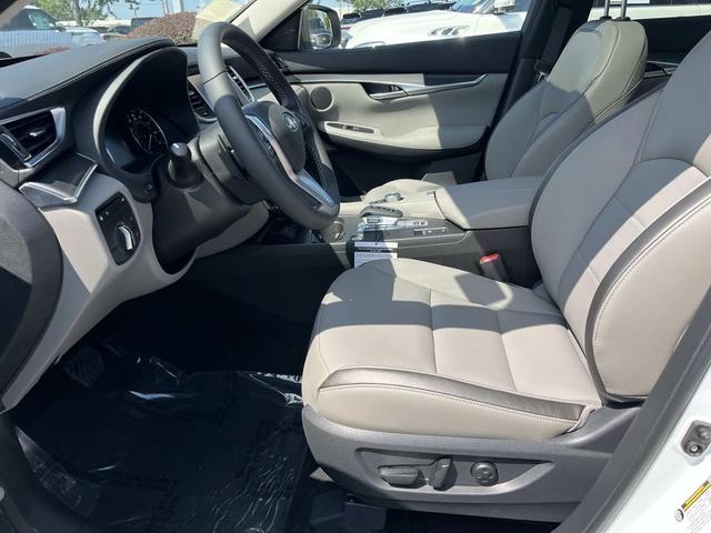 Photo of 2025 Radiant White INFINITI QX50