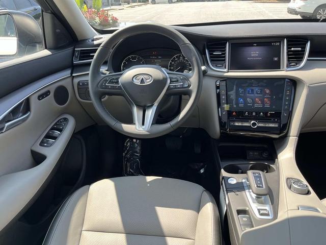 Photo of 2025 Radiant White INFINITI QX50