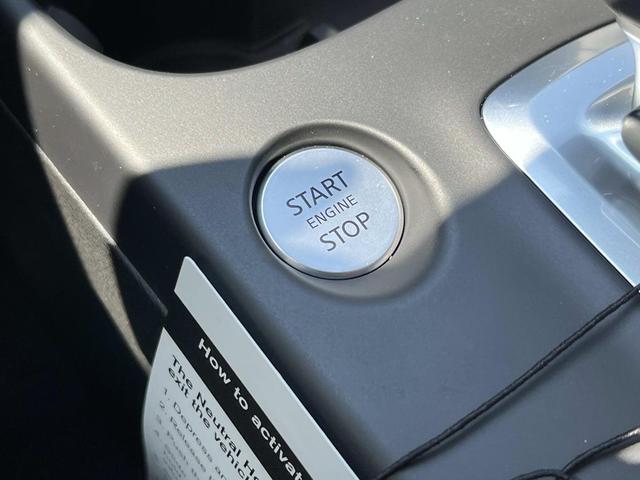 Photo of 2025 Radiant White INFINITI QX50