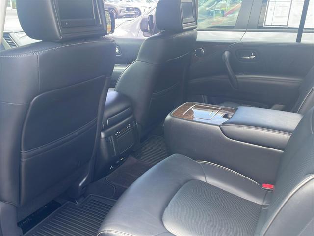 Photo of 2017 Majestic White INFINITI QX80