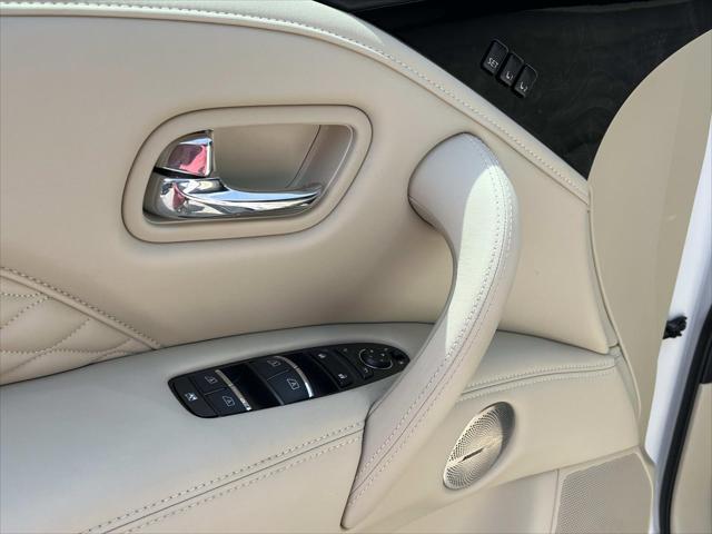 Photo of 2024 Moonstone White INFINITI QX80