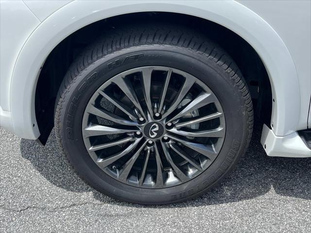 Photo of 2024 Moonstone White INFINITI QX80