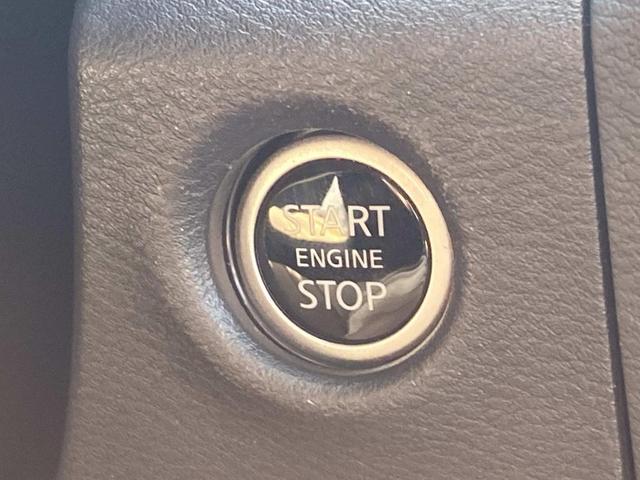 Photo of 2024 Glacier White Nissan Frontier