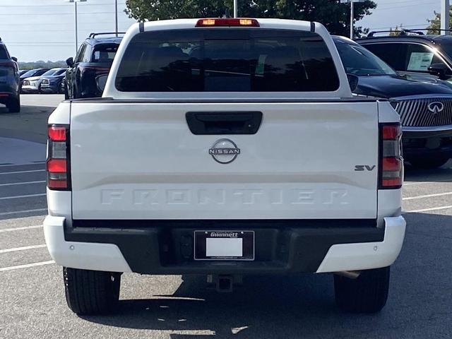 Photo of 2024 Glacier White Nissan Frontier