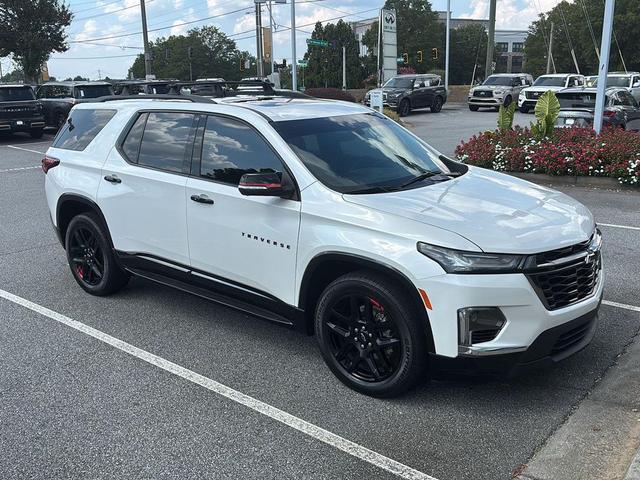Photo of 2023 Iridescent Pearl Tricoat Chevrolet Traverse