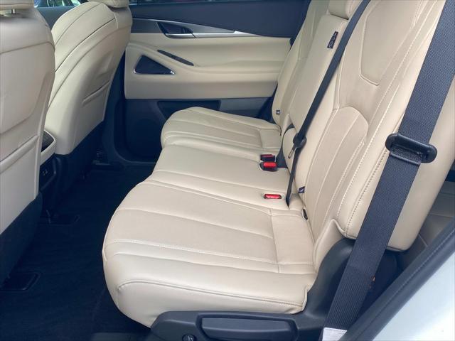 Photo of 2025 Majestic White INFINITI QX60