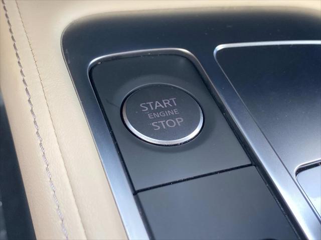 Photo of 2025 Majestic White INFINITI QX60