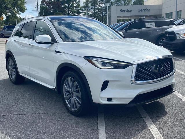 Photo of 2024 Radiant White INFINITI QX50