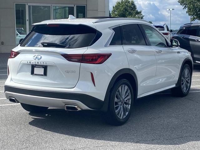 Photo of 2024 Radiant White INFINITI QX50