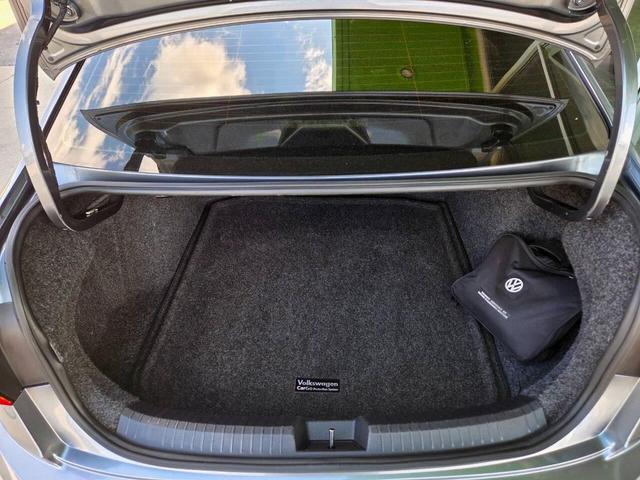Photo of 2019 Platinum Gray Metallic Volkswagen Jetta