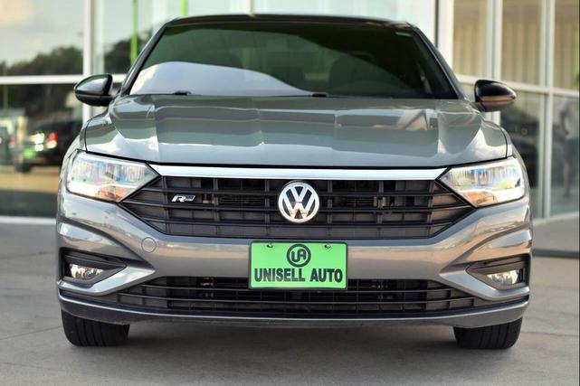 Photo of 2019 Platinum Gray Metallic Volkswagen Jetta
