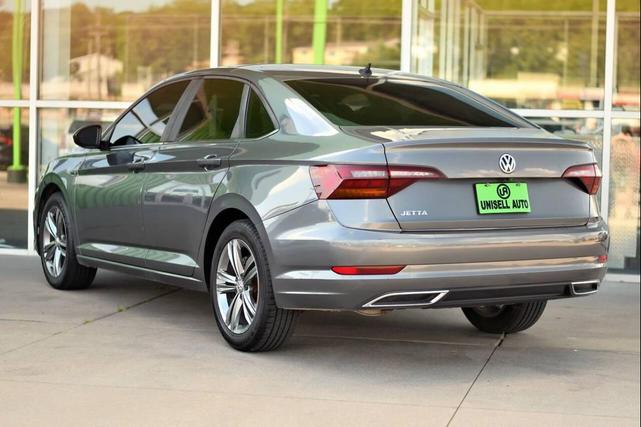 Photo of 2019 Platinum Gray Metallic Volkswagen Jetta