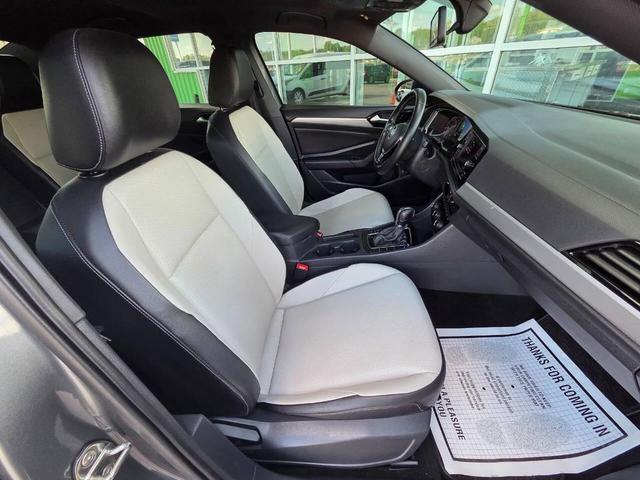 Photo of 2019 Platinum Gray Metallic Volkswagen Jetta